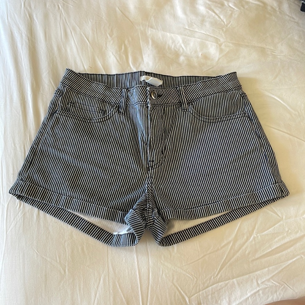 H&M. striped shorts. Size. 6